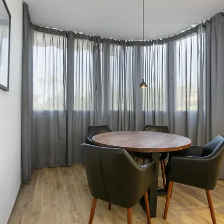 Real - 2 Bedroom *