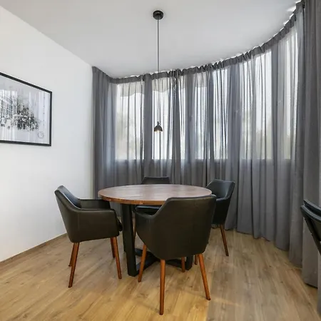 Real - 2 Bedroom Apartment
