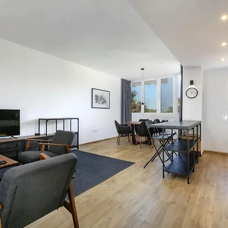 Real - 2 Bedroom *